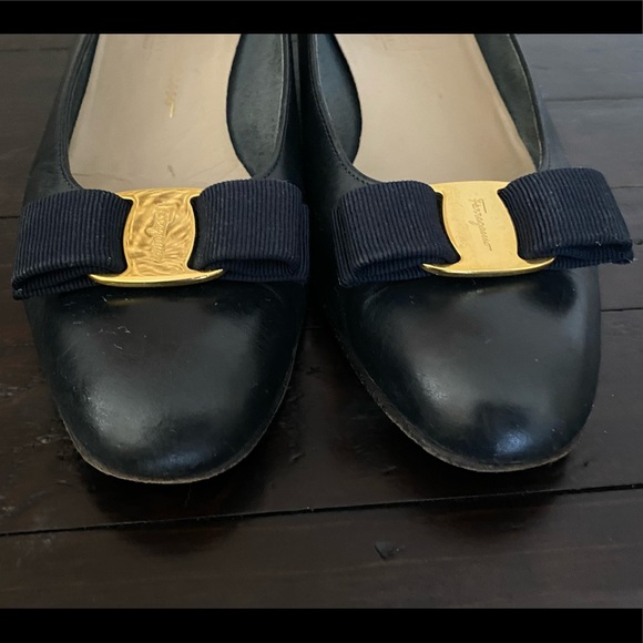 Auth Vara Pump Salvatore Ferragamo - Picture 2 of 9